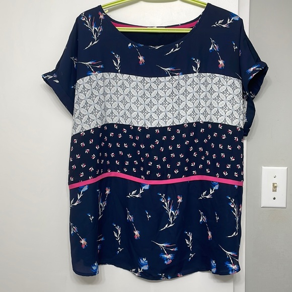 Maurice’s Top 2X - Picture 1 of 3